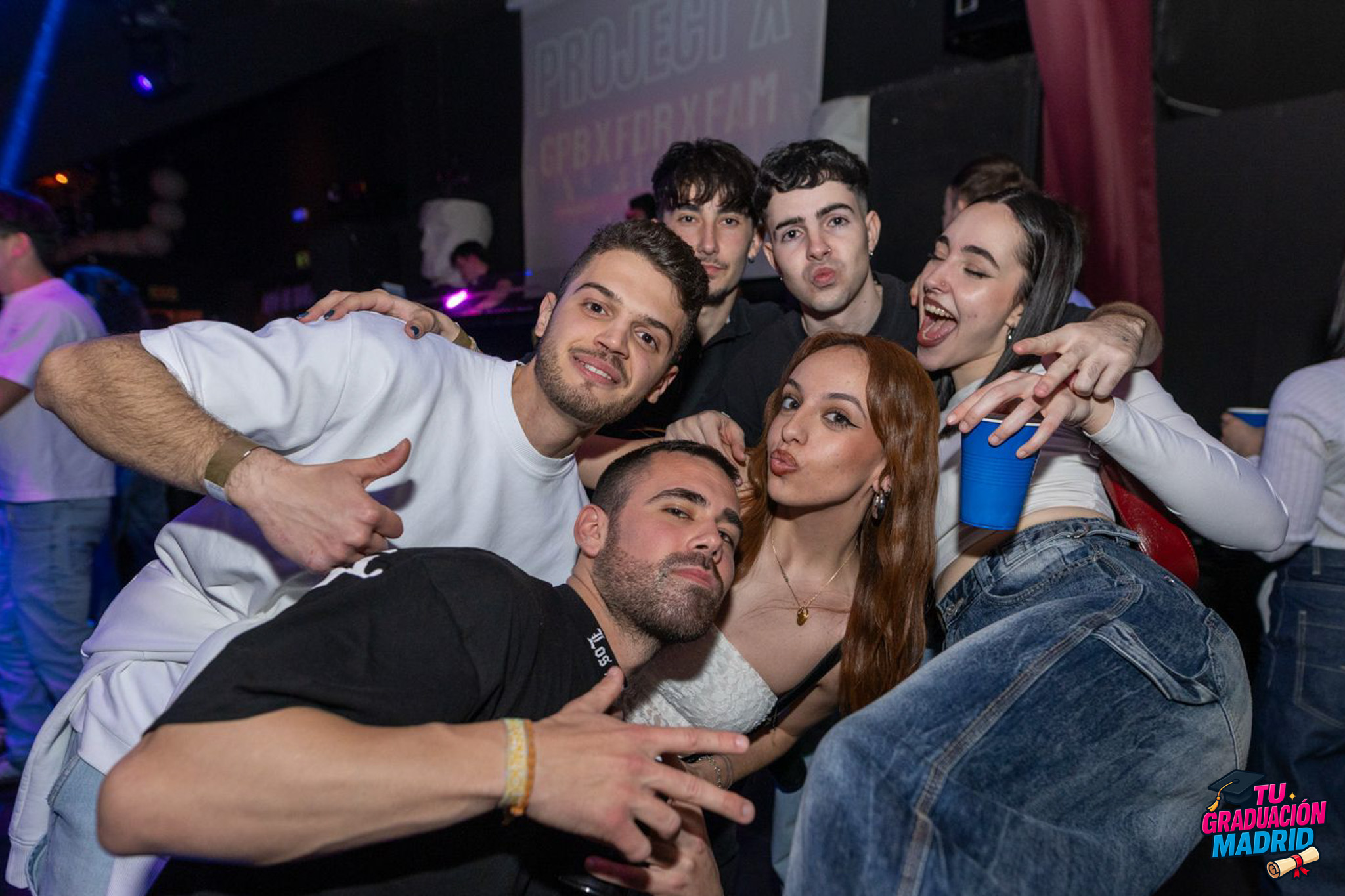 Fiesta de graduación con barra libre y DJ